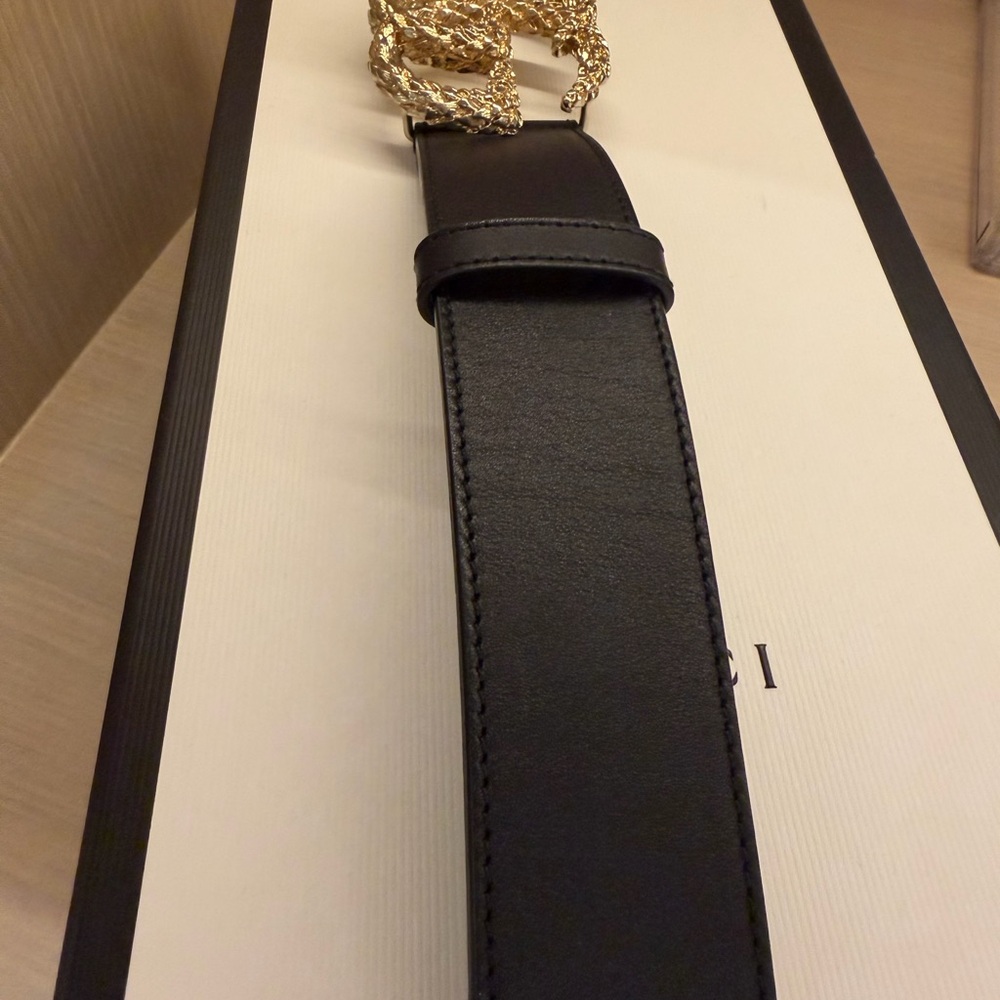 Women's Gucci Black Leather Belt with Gold Woven GG Buckle Size 70 - Picture 5 of 8